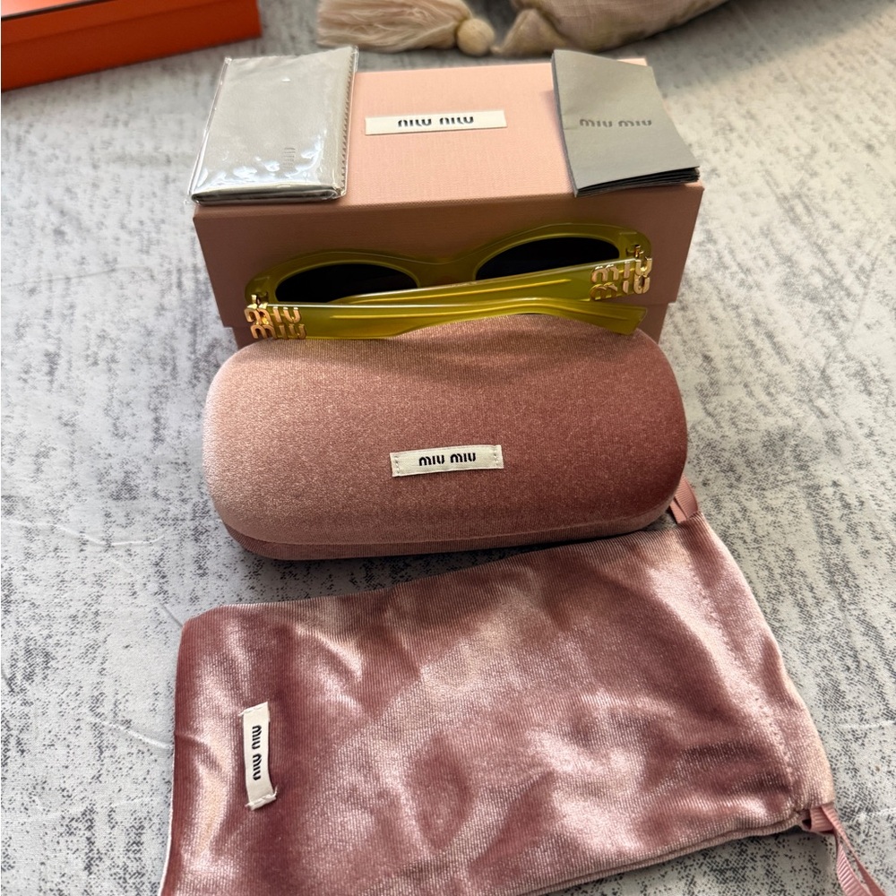 ‼️SOLD‼️Miu Miu ANANAS OPAL DARK BROWN SUNGLASSES ‼️SOLD‼️